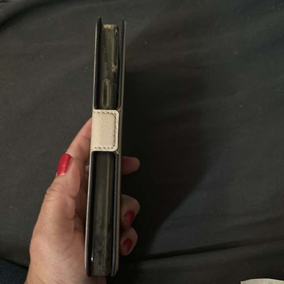 Kate Spade iPhone case - Picture 3 of 4